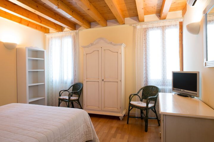 Room 8 of 13