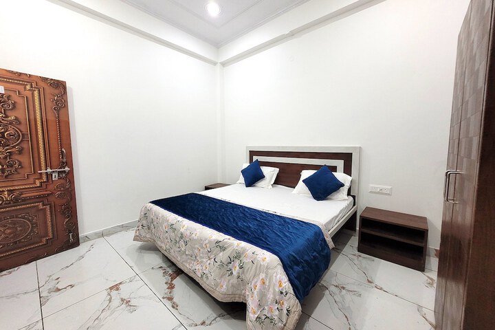 Room 7 of 14