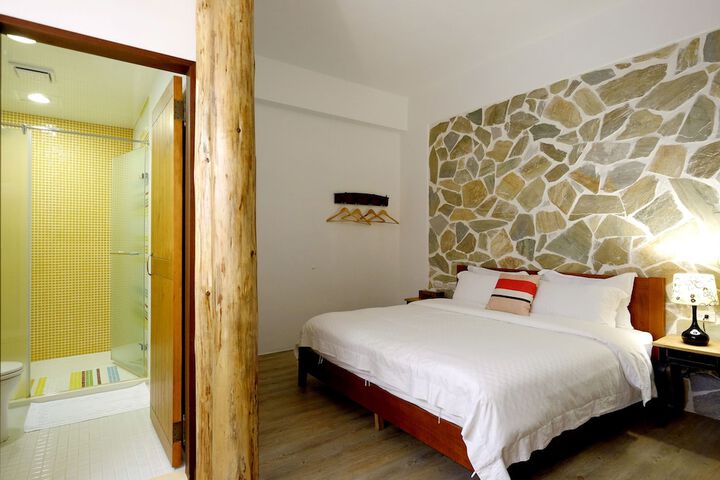 Room 10 of 34