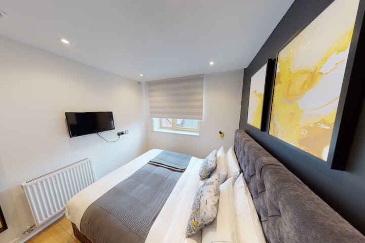 Room 65 of 296