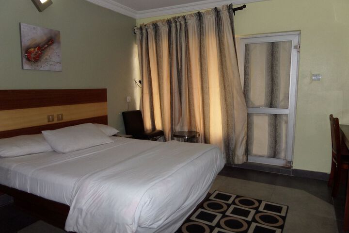 Room 10 of 47