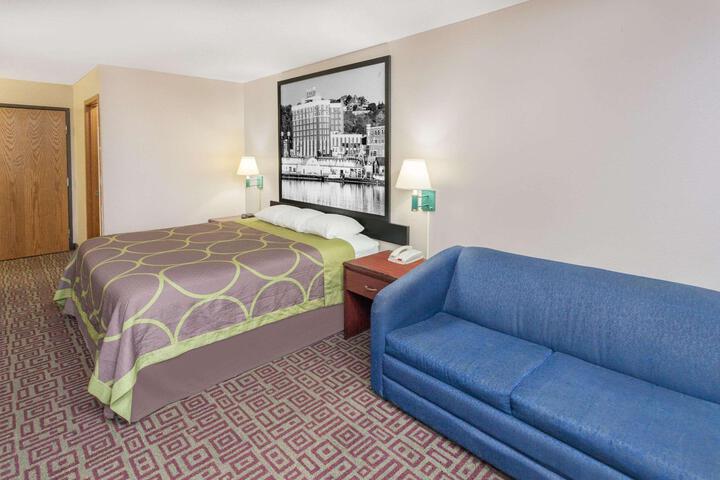 1 King Bed (2 of 13)