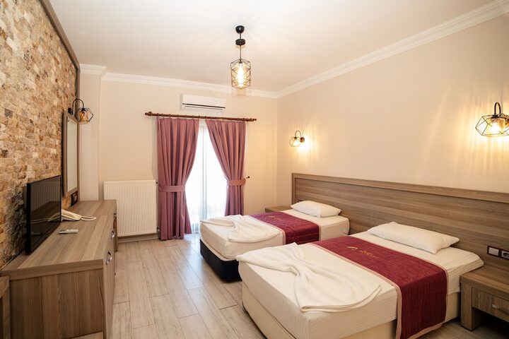 Room 15 of 48