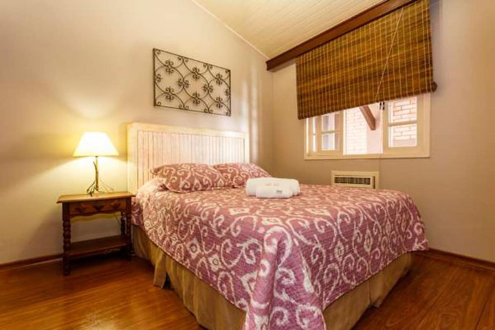 Room 4 of 11