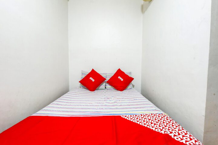 Room 9 of 16