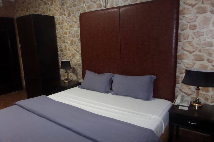 Room 9 of 20