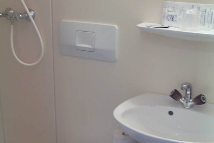 Room 9 of 32