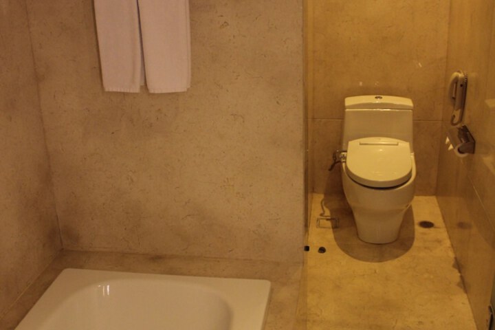Room 16 of 31