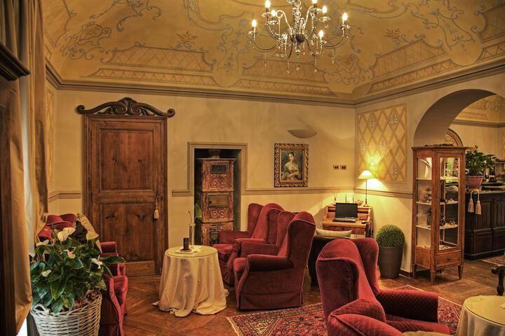 Entrance & Lobby