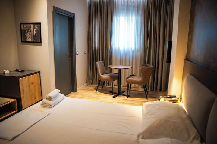 Room 13 of 32