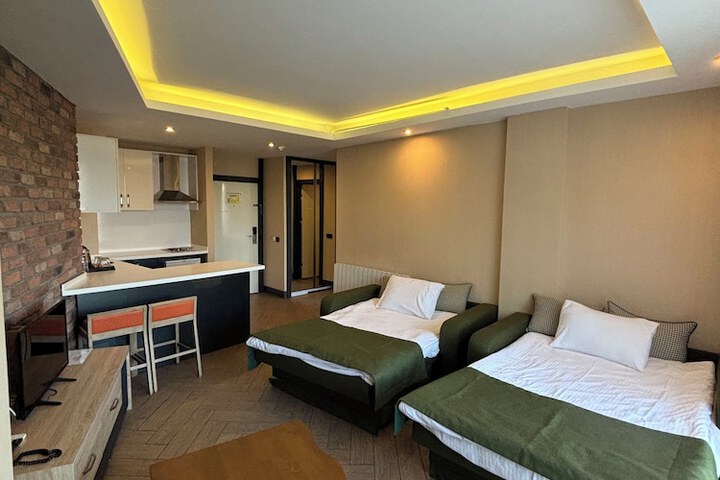 Room 10 of 101
