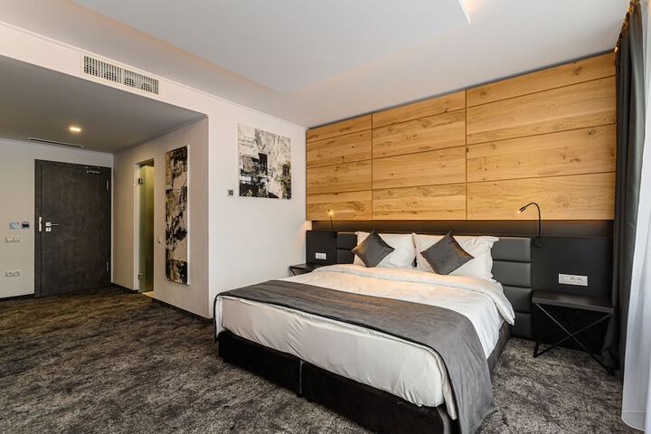 Room 10 of 131