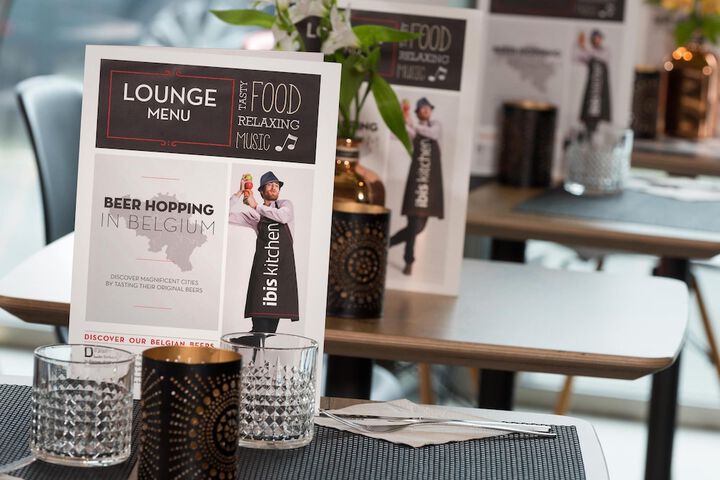 Lounge 49 of 77