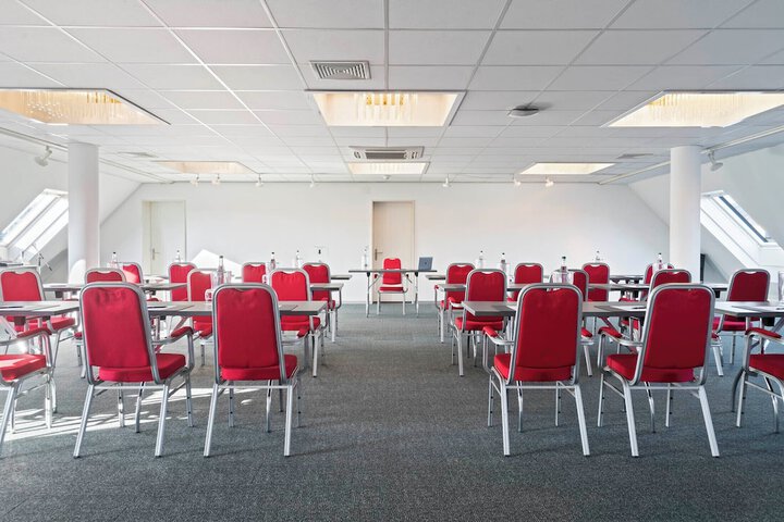 Business Center 42 of 49