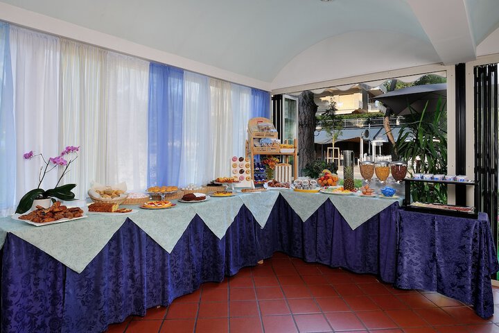 Breakfast/Coffee Service 34 of 43