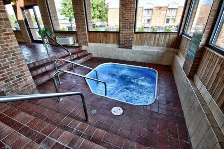 Indoor spa tub