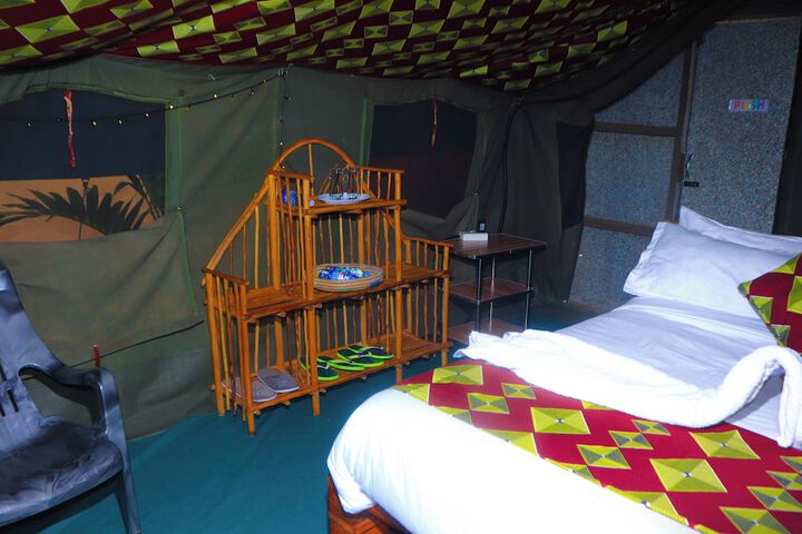 Room 9 of 32