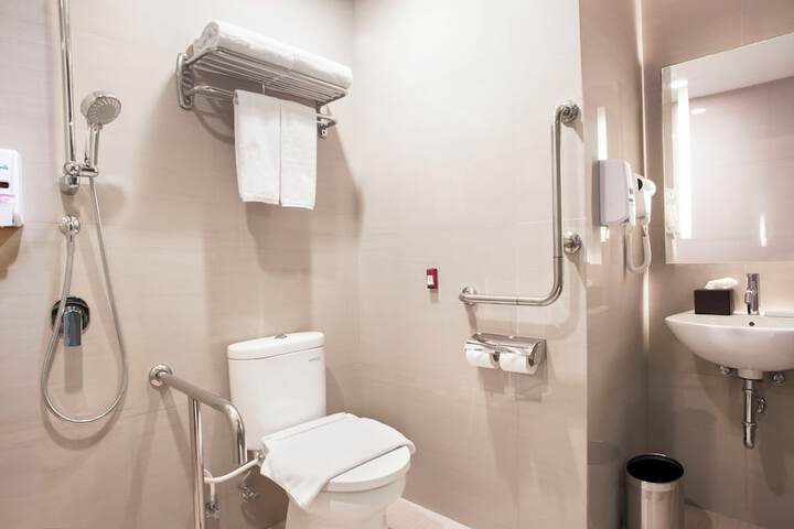 Room 3 of 70
