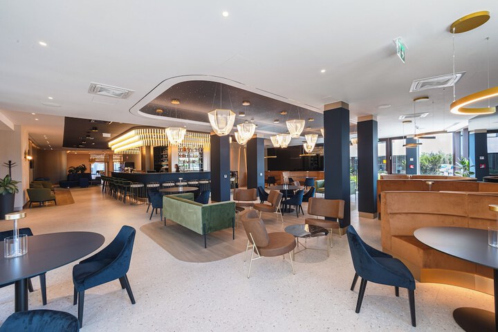 Dining 25 of 42