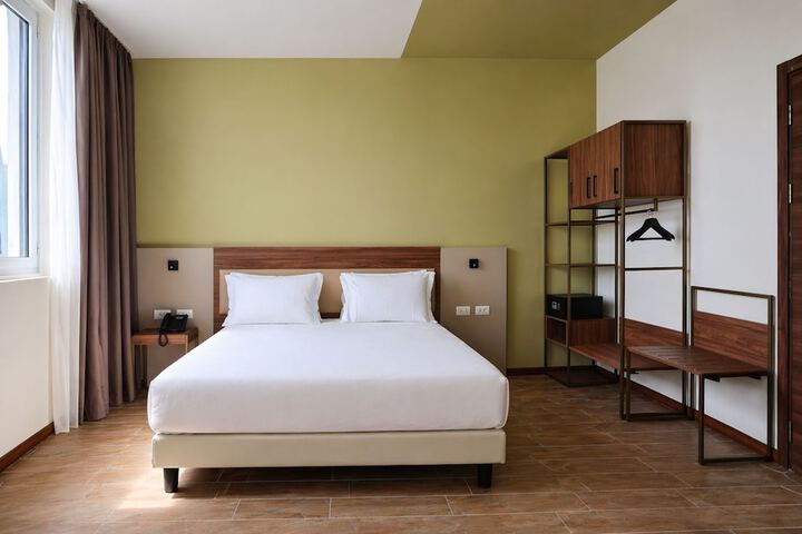 Room 28 of 59