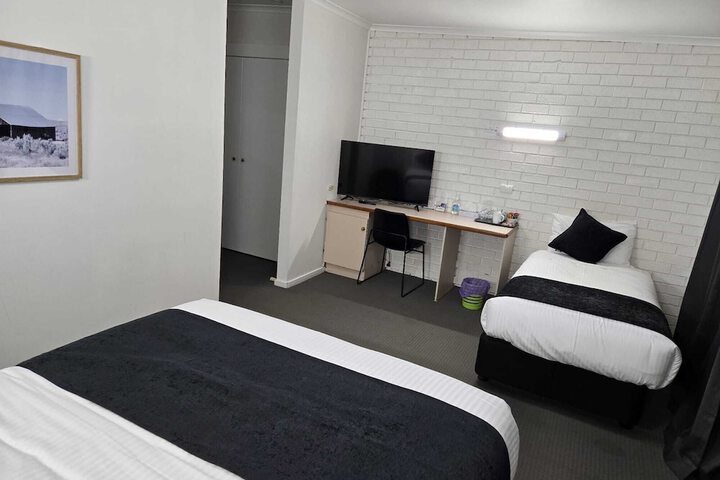 Room 9 of 30