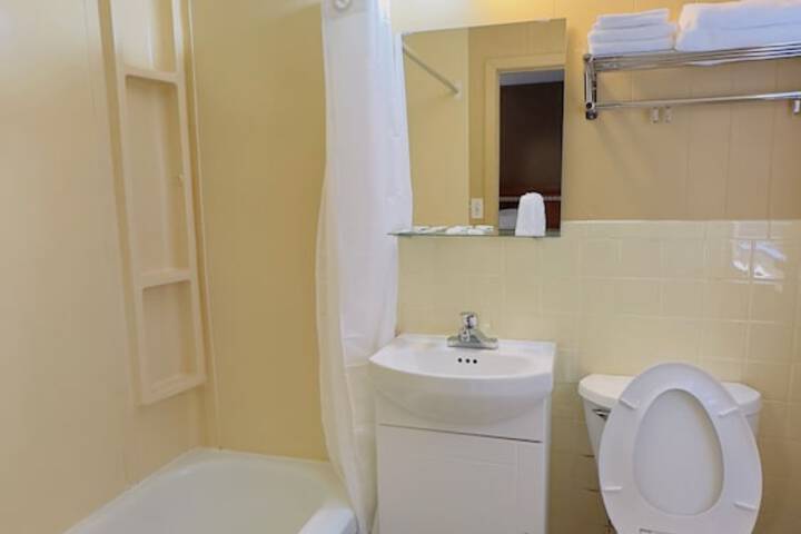 Room 8 of 12