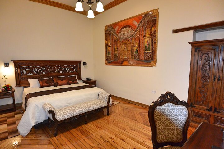 Room 5 of 82