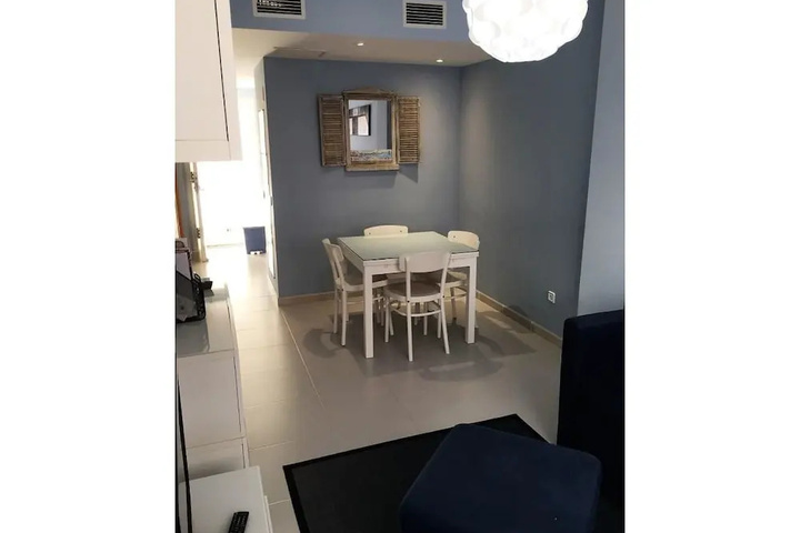 Room 9 of 18
