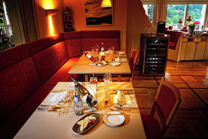 Dining 48 of 81