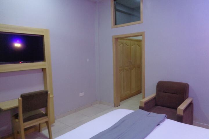 Room 17 of 36