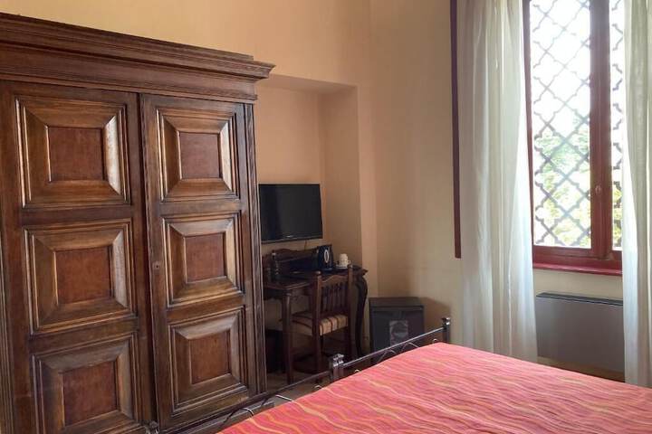 Room 8 of 38
