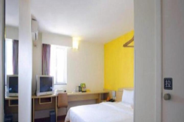 Room 5 of 7