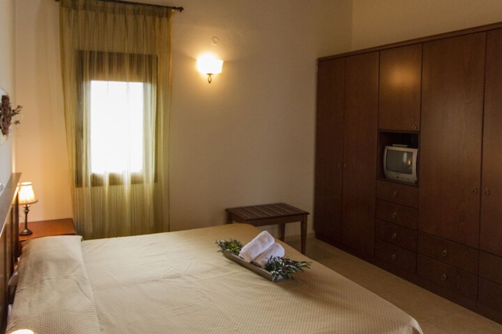 Room 2 of 65