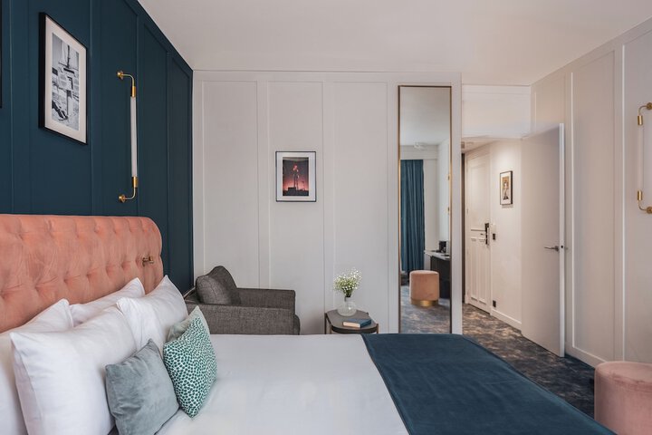 Room 6 of 67