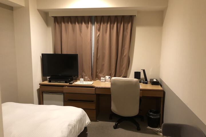 Room 3 of 38