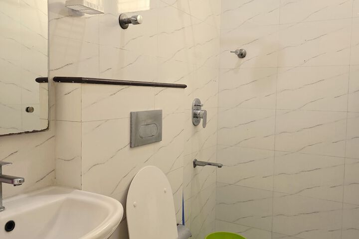 Room 18 of 29