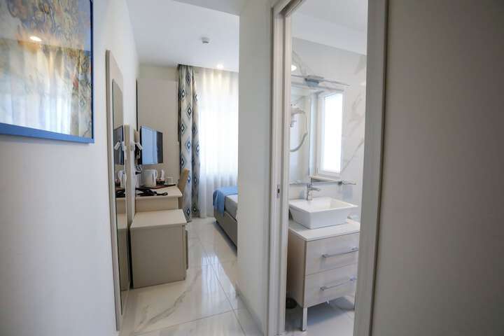 Room 6 of 55
