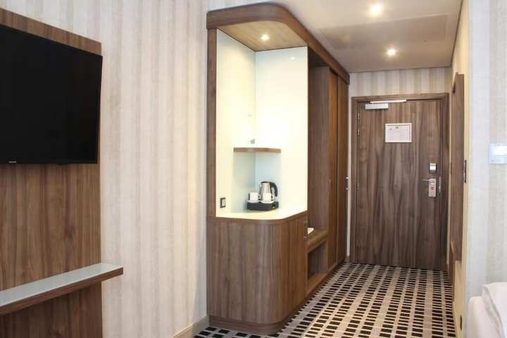 Room 17 of 60