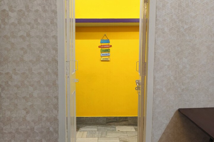 Room 3 of 32