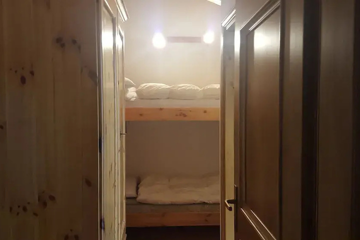 Room 7 of 11