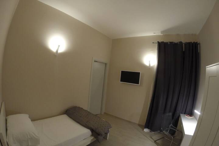 Room 4 of 96