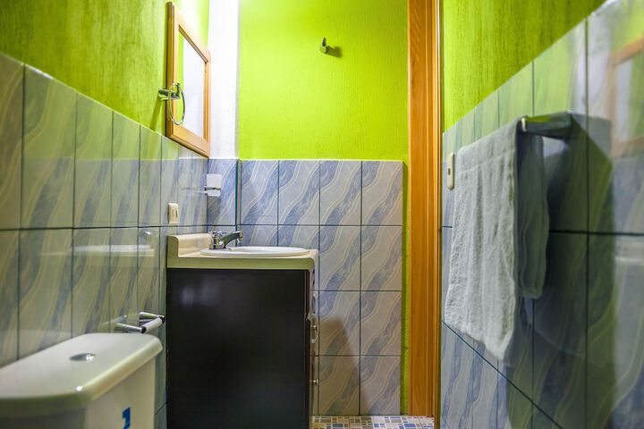 Room 9 of 12