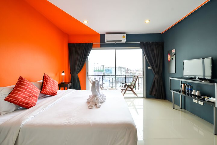 Room 8 of 33