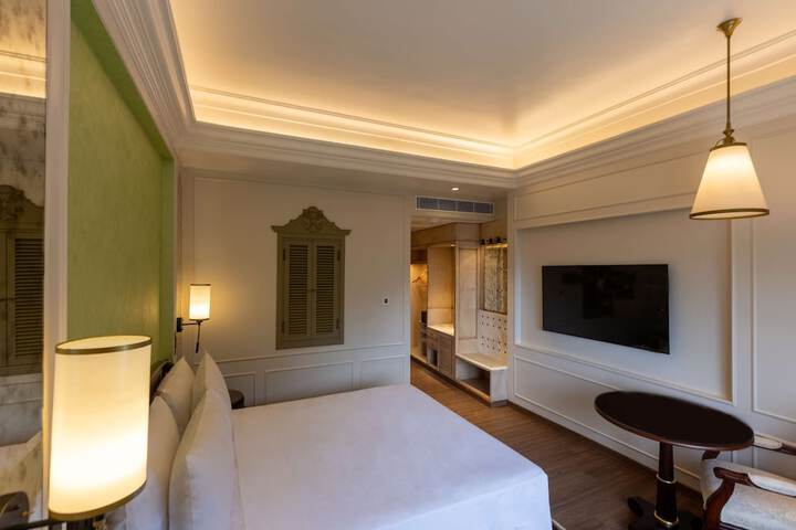 Room 12 of 76