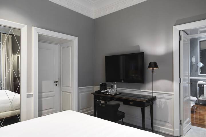 Room 70 of 221