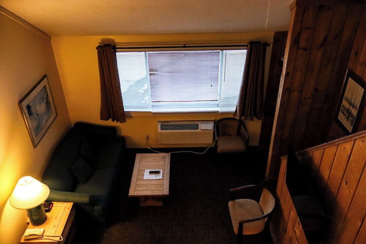 Room 43 of 69