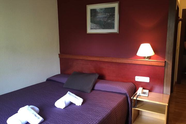 Room 4 of 16