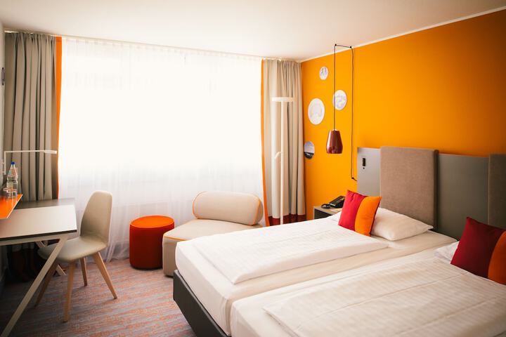 Room 12 of 77