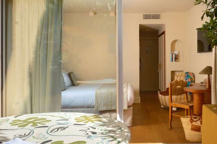 Room 50 of 155
