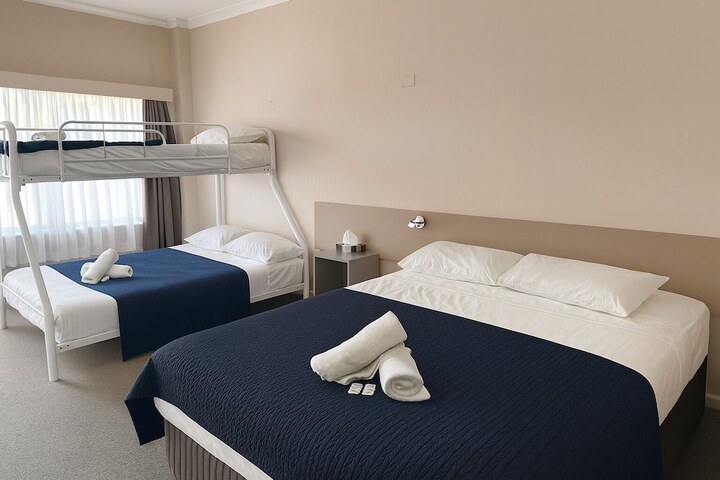 Room 6 of 15
